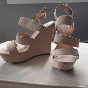 Madden girl wedges